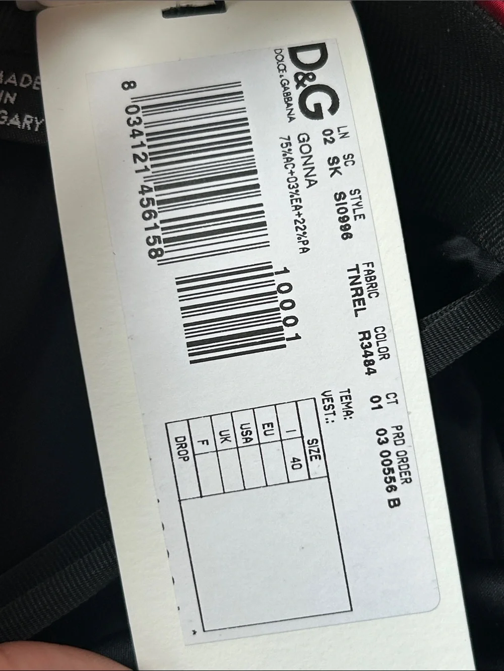 D&G figure skimming